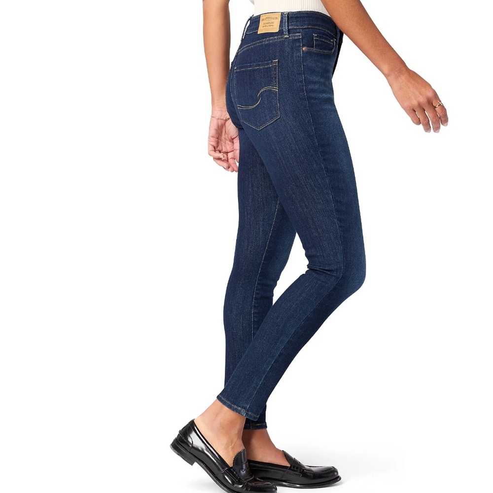 Signature by Levi Strauss Women's Skinny Jeans - Dark Blue - Picture 2 of 16